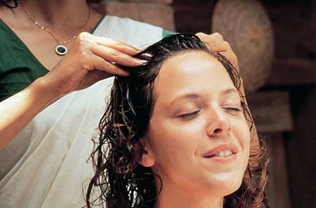 درمان های خانگی روغنی برای موهای آسیب دیده